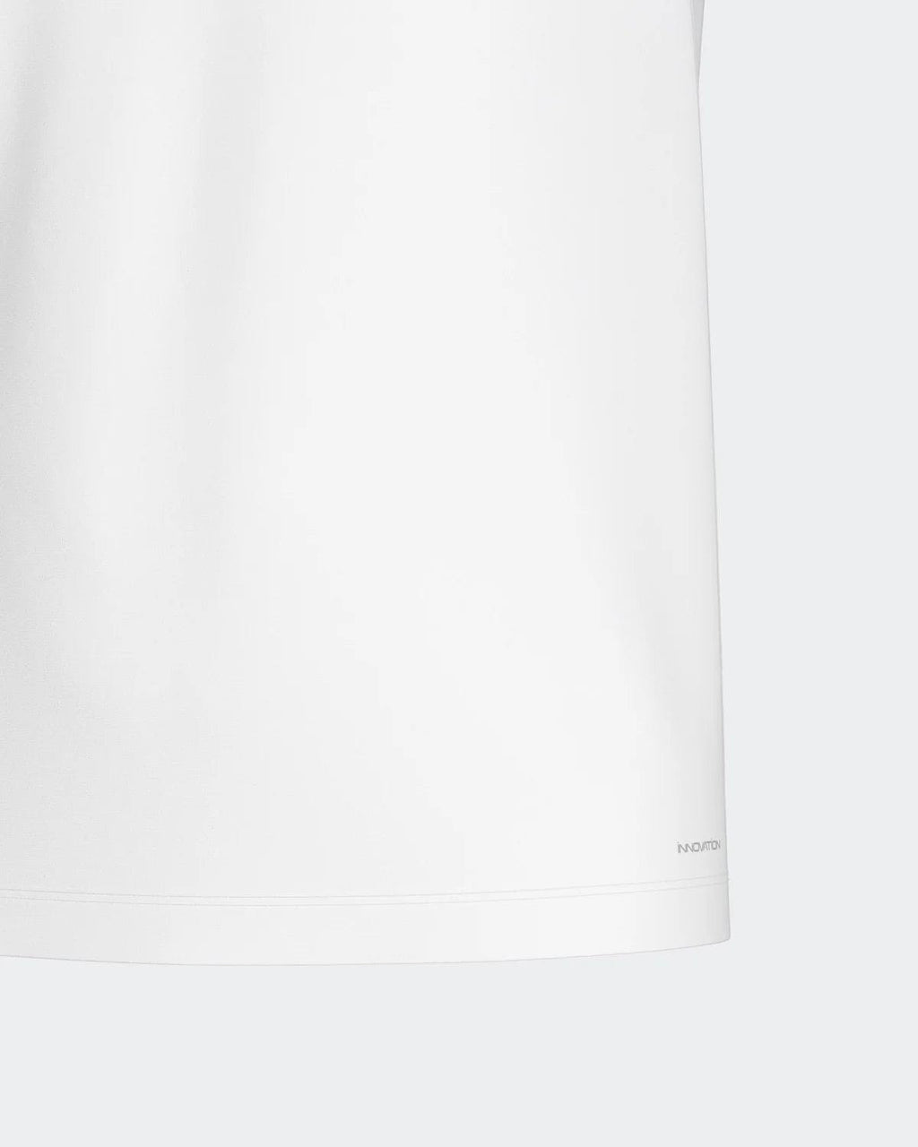 Maison Sarava white V-neck t-shirt made from cotton and viscose with Outlast technology for temperature regulation.