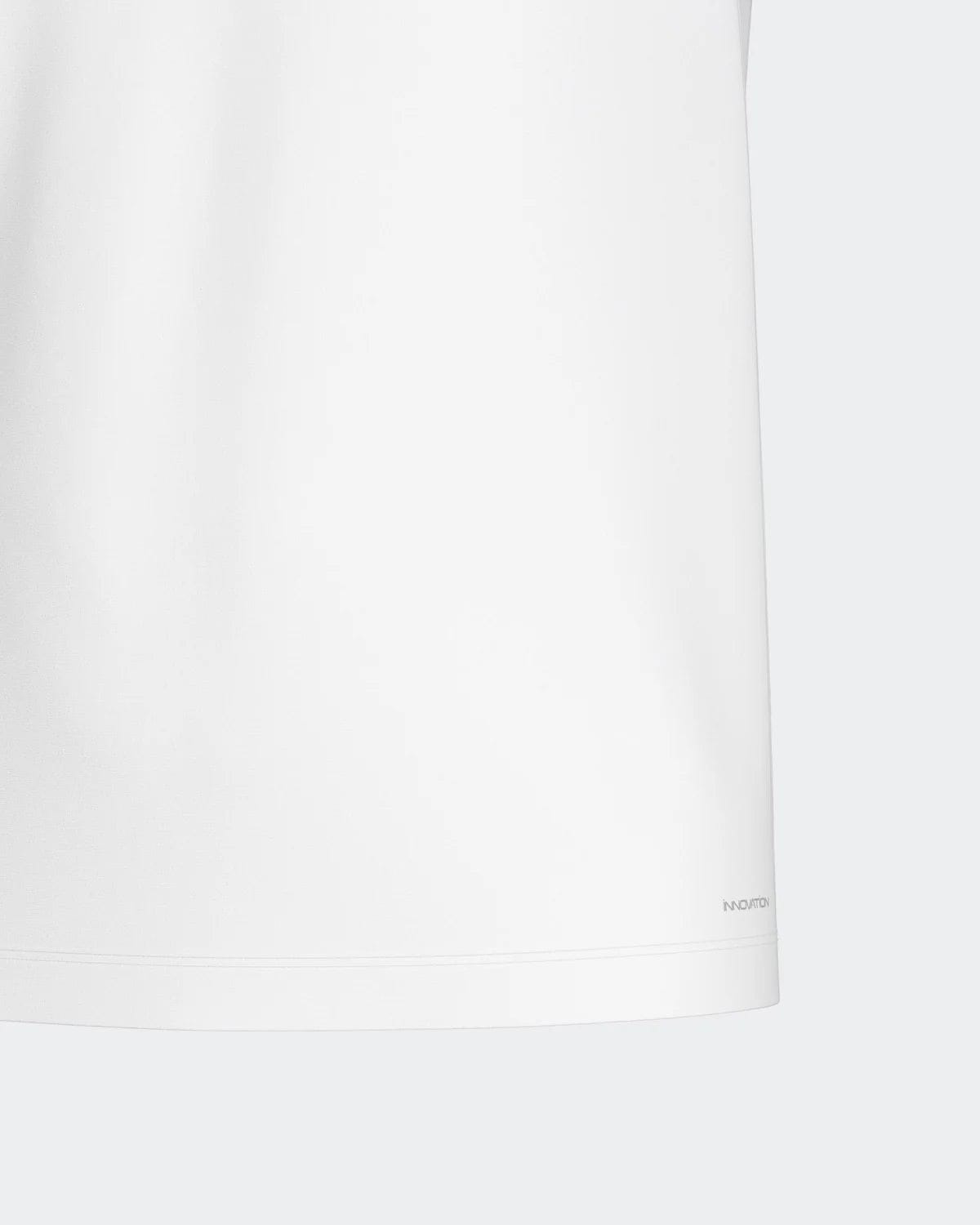 Maison Sarava white V-neck t-shirt made from cotton and viscose with Outlast technology for temperature regulation.