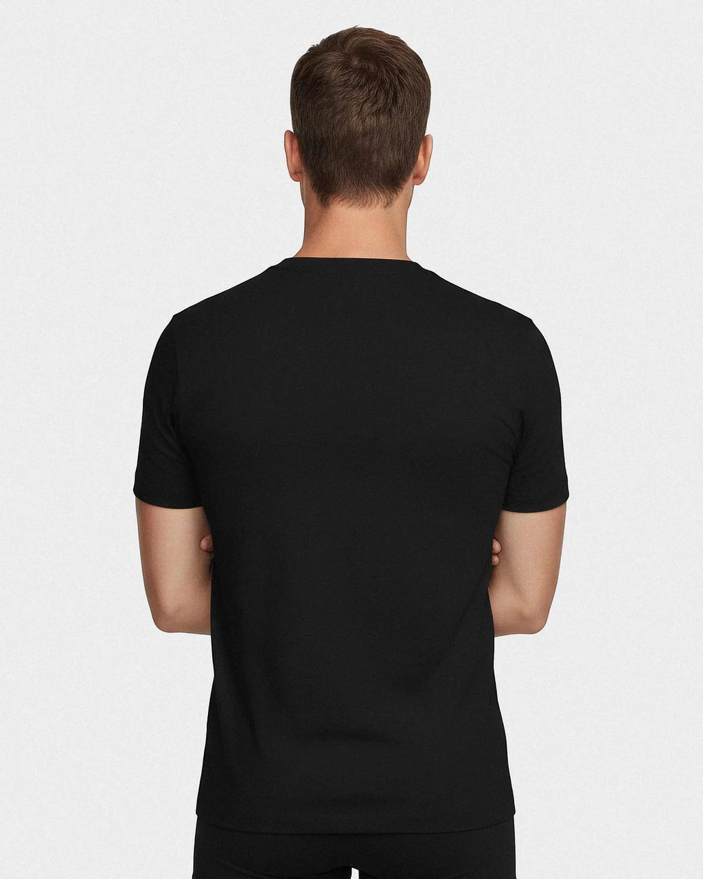 Maison Sarava black cotton crew neck t-shirt with short sleeves, worn by a man from behind.