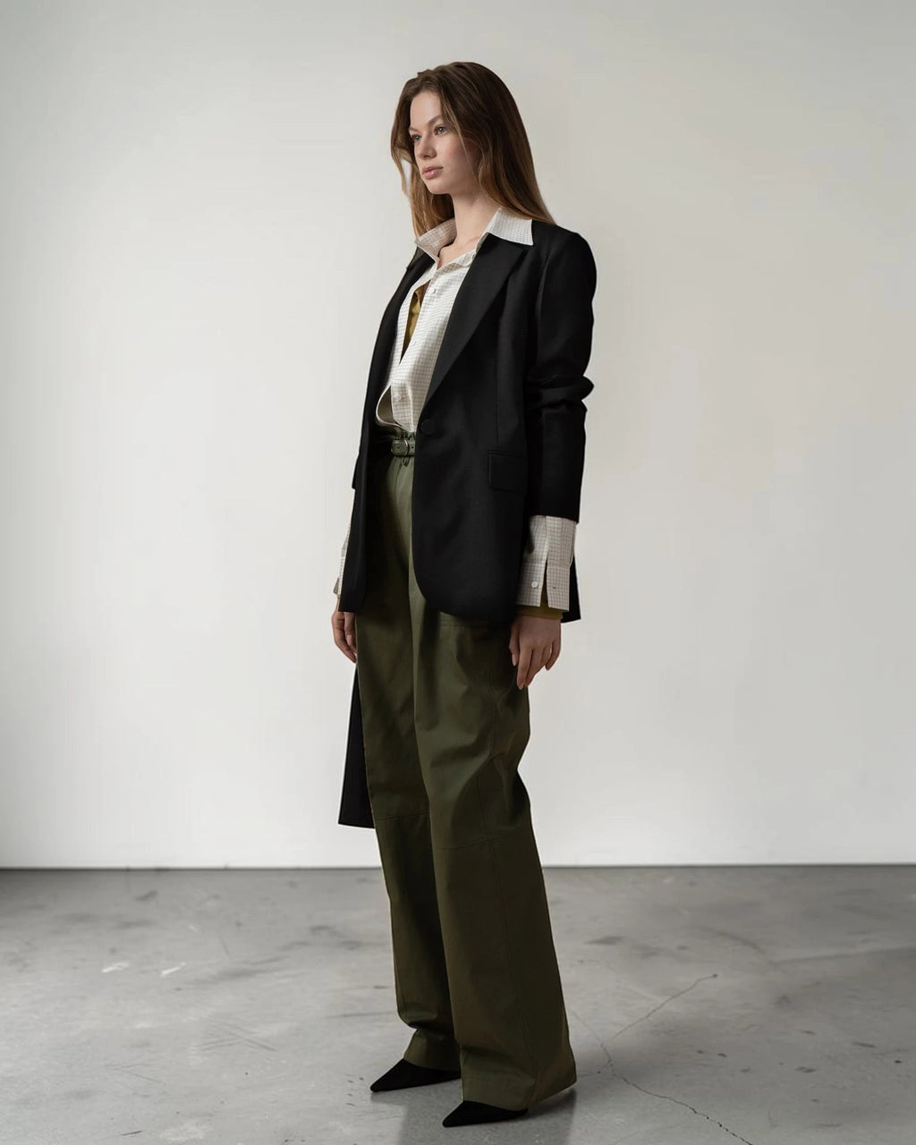 Maison Sarava olive green cotton drawstring straight leg pants with cargo pockets worn by a model.